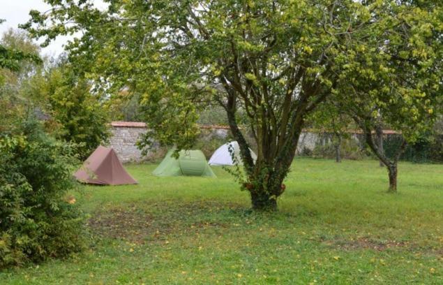 Fontaineblhostel Hostel & Camping Near Fontainebleau La Chapelle-la-Reine Exterior photo